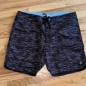 Volcom Men’s Board Swim Shorts Size 36 Black and Gray